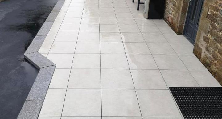 Tile laying Mantilly
